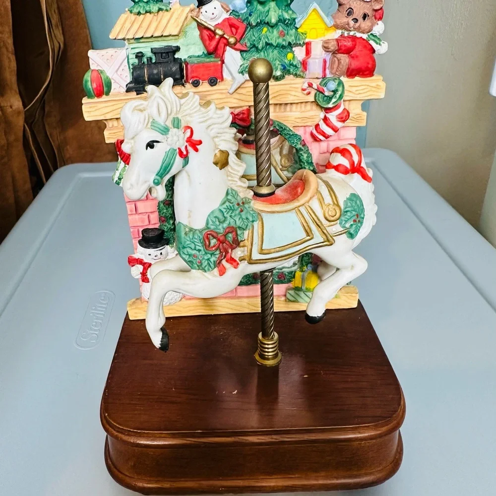Brinns Vintage Christmas Carousel Colorful Vibrant Music Box